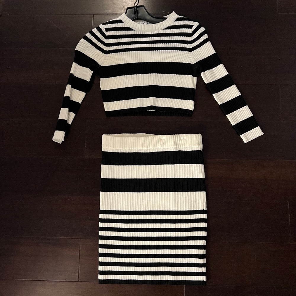 Long sleeve crop top and mini skirt striped set, size s